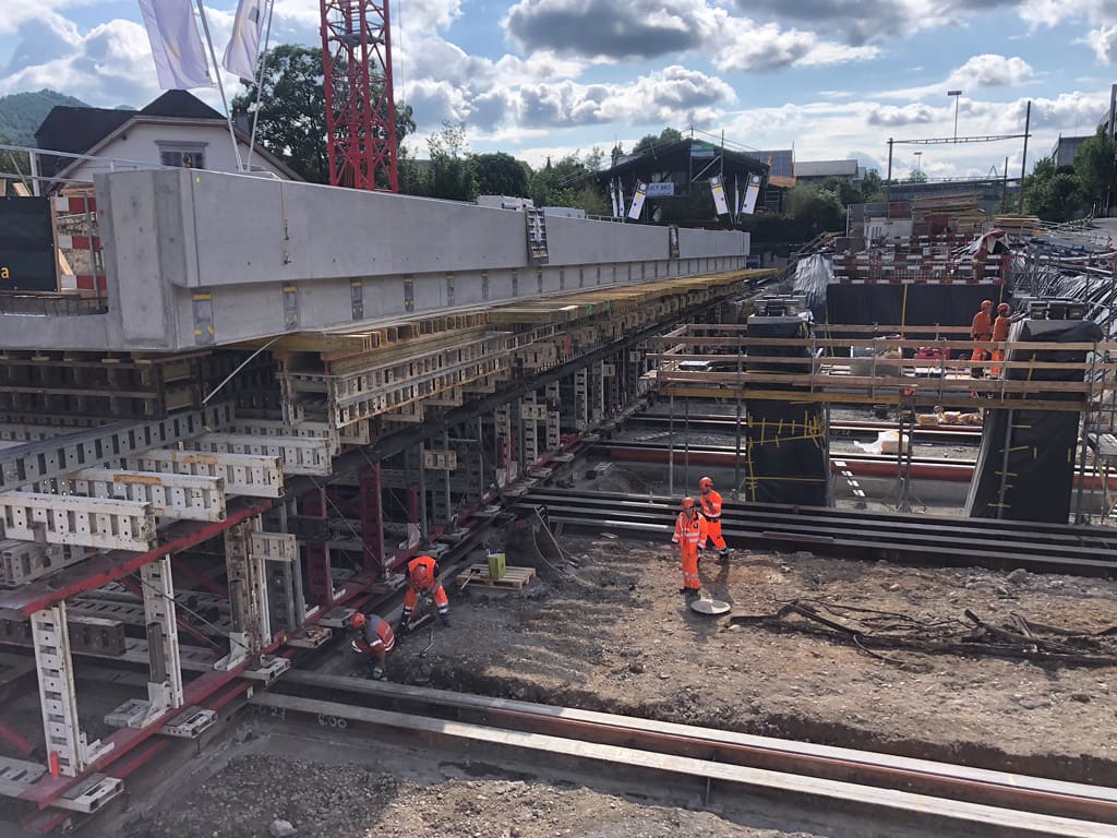 Einschub 1000 Tonnen Bahnbrücke 