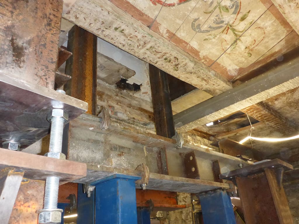 Horizontal ausrichten Denkmalgeschütztes Gebäude 